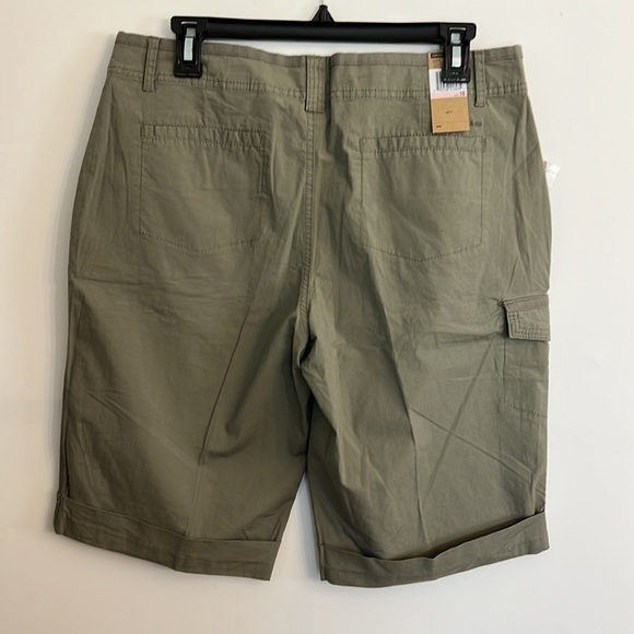 Dkny cotton blend Bermuda/Cargo shorts NWT size 10 green color - Picture 2 of 15